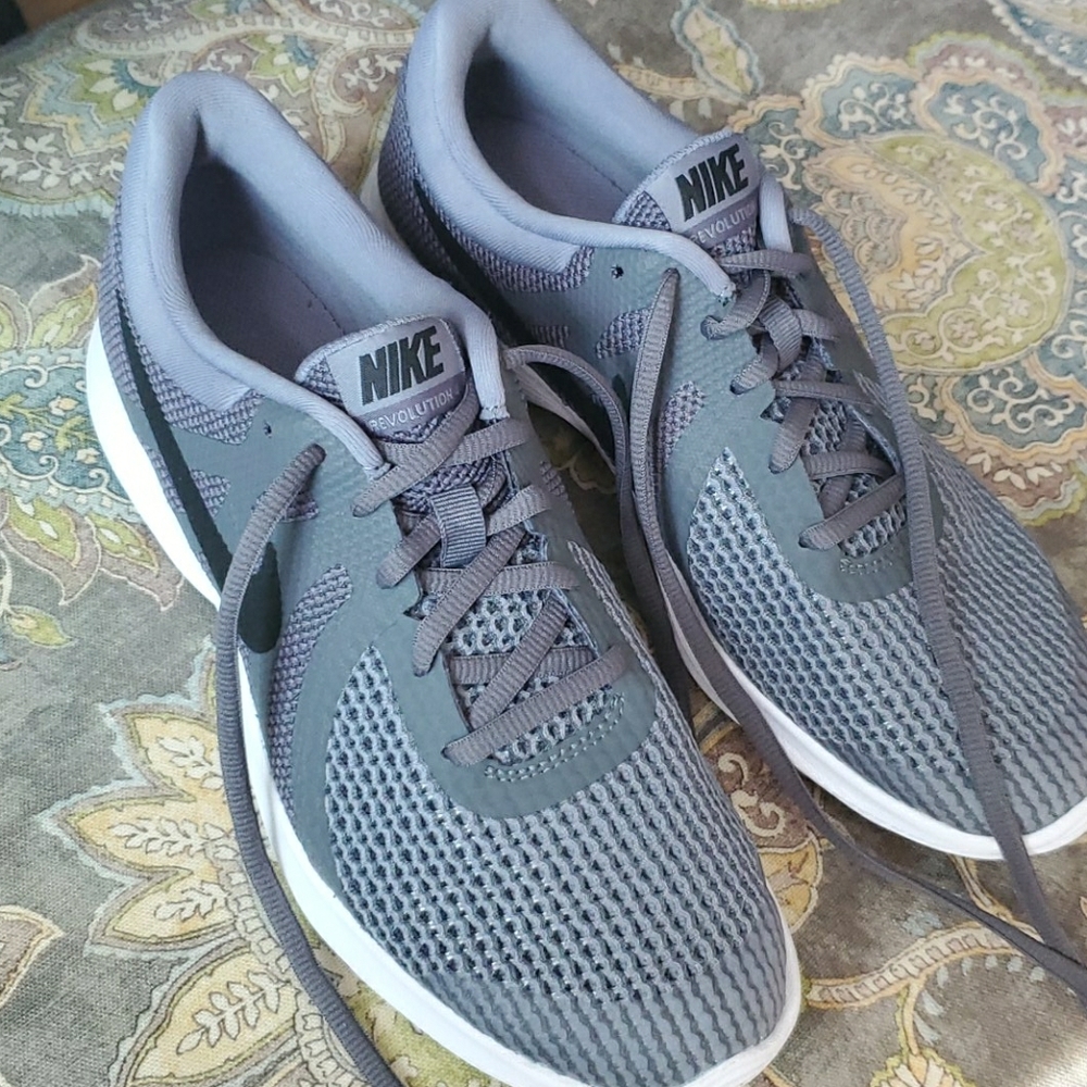 Nike Youth Revolution 4 Running Shoes